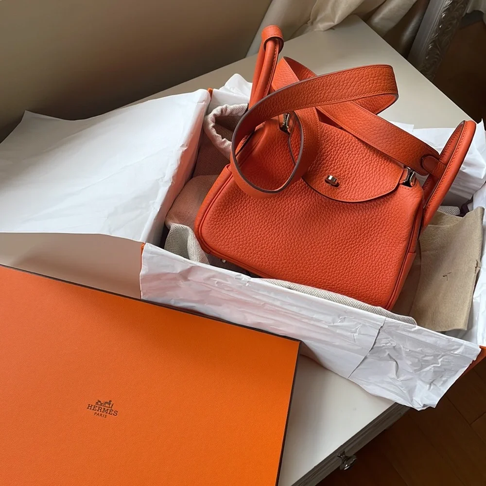 Hermès
Lindy leather handbag
Never worn
Orange, Leather - Picture 3 of 13